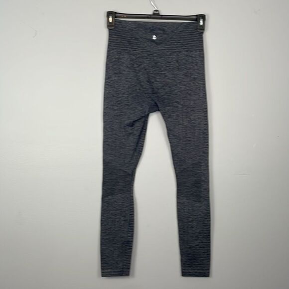 Athleta Seamless Training Compression Tights. Dark Grey. Size Medium. - Picture 5 of 11